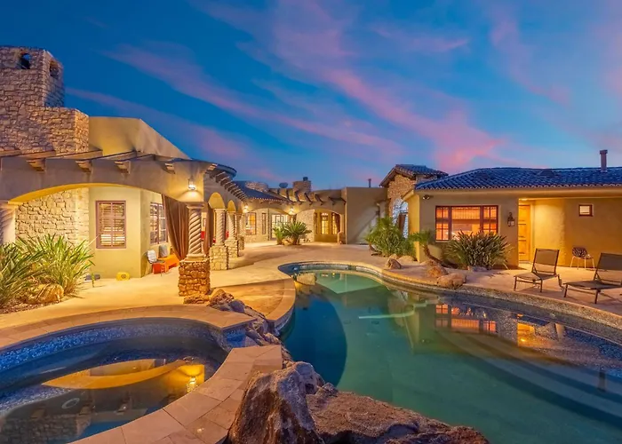 Dom wakacyjny Luxury Estate With Pool Desert Views & Casita *
