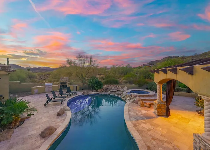 Dom wakacyjny Luxury Estate With Pool Desert Views & Casita
